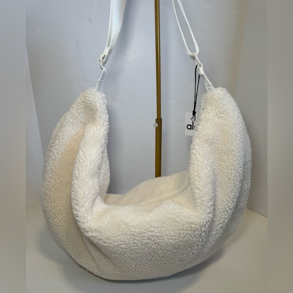 Alo Yoga Sherpa On The Go Sling Bag in ivory